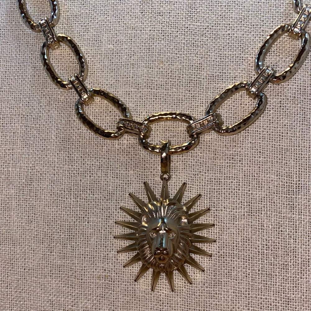 Kendra Scott lion necklace